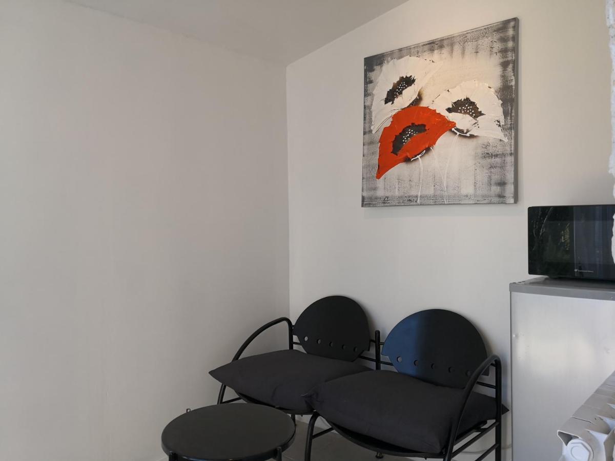 La Petite Maison De Lingling Mornas Dış mekan fotoğraf